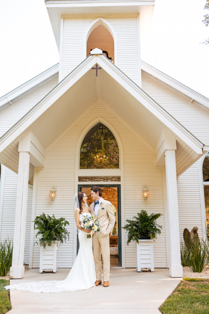 Discover small wedding venues in New Braunfels, perfect for an intimate celebration.