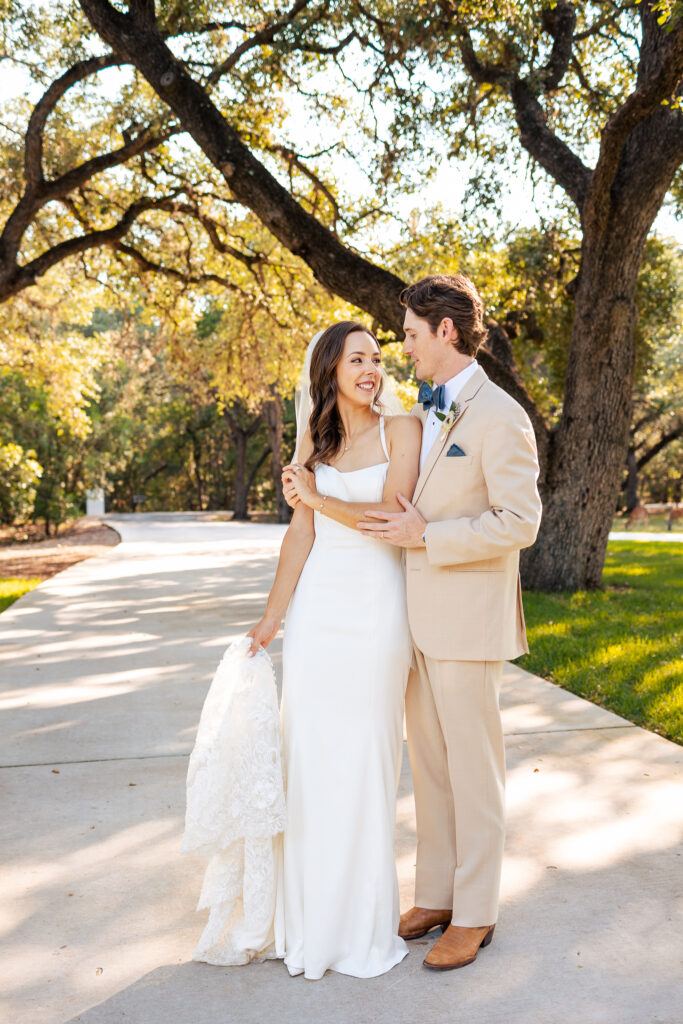 Experience the magic of Chandelier of Gruene weddings – a perfect blend of opulence and romantic ambiance.